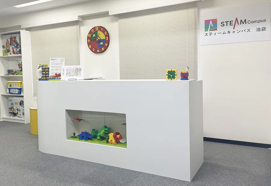 スティームキャンパス池袋の教室。レゴ® エデュケーションを使った学びの様子